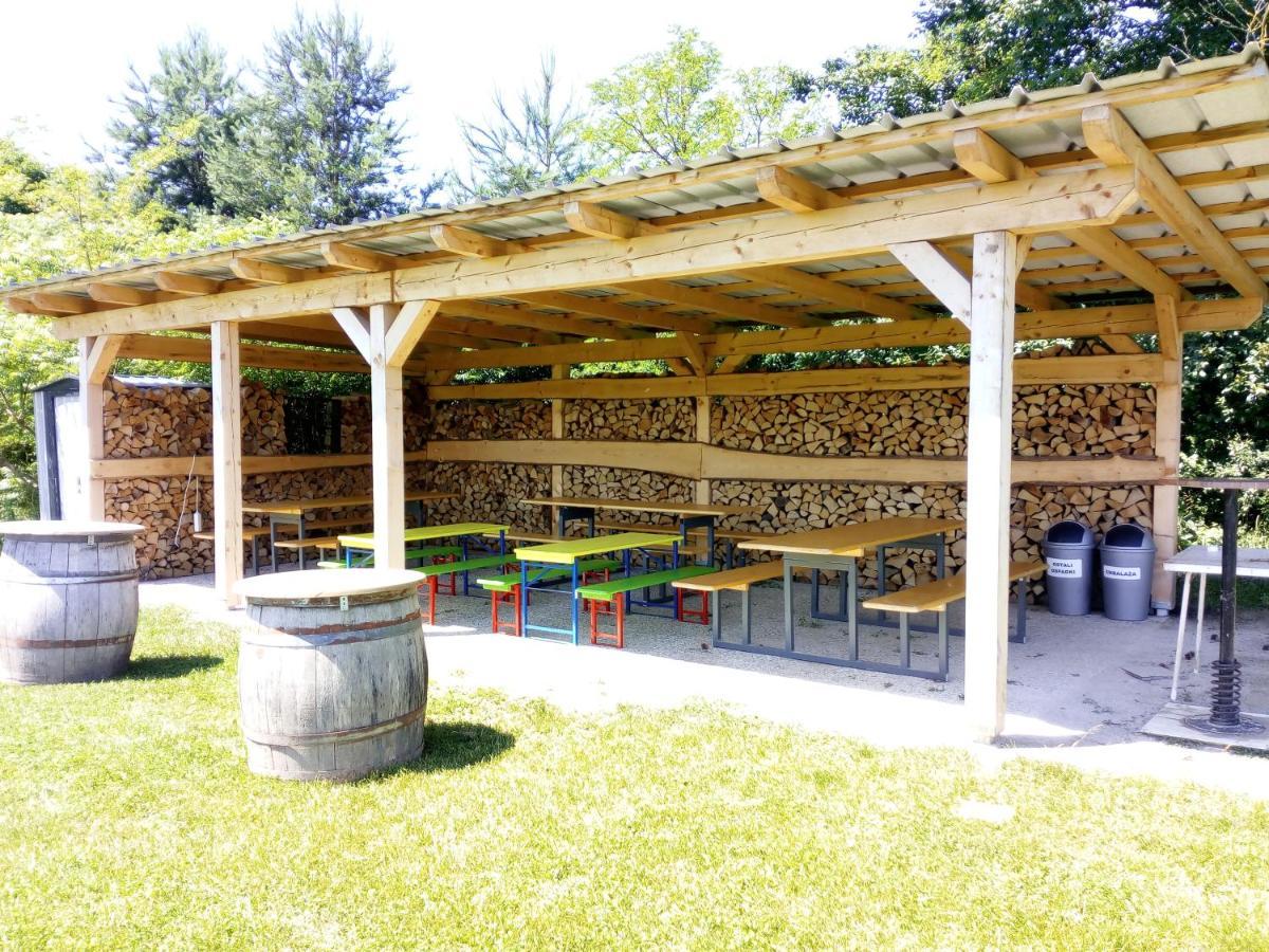 Camping @ Nogometni Golf Ljubljana Hotel Екстериор снимка