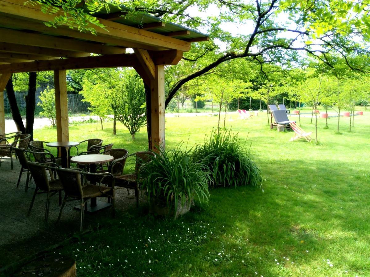 Camping @ Nogometni Golf Ljubljana Hotel Екстериор снимка