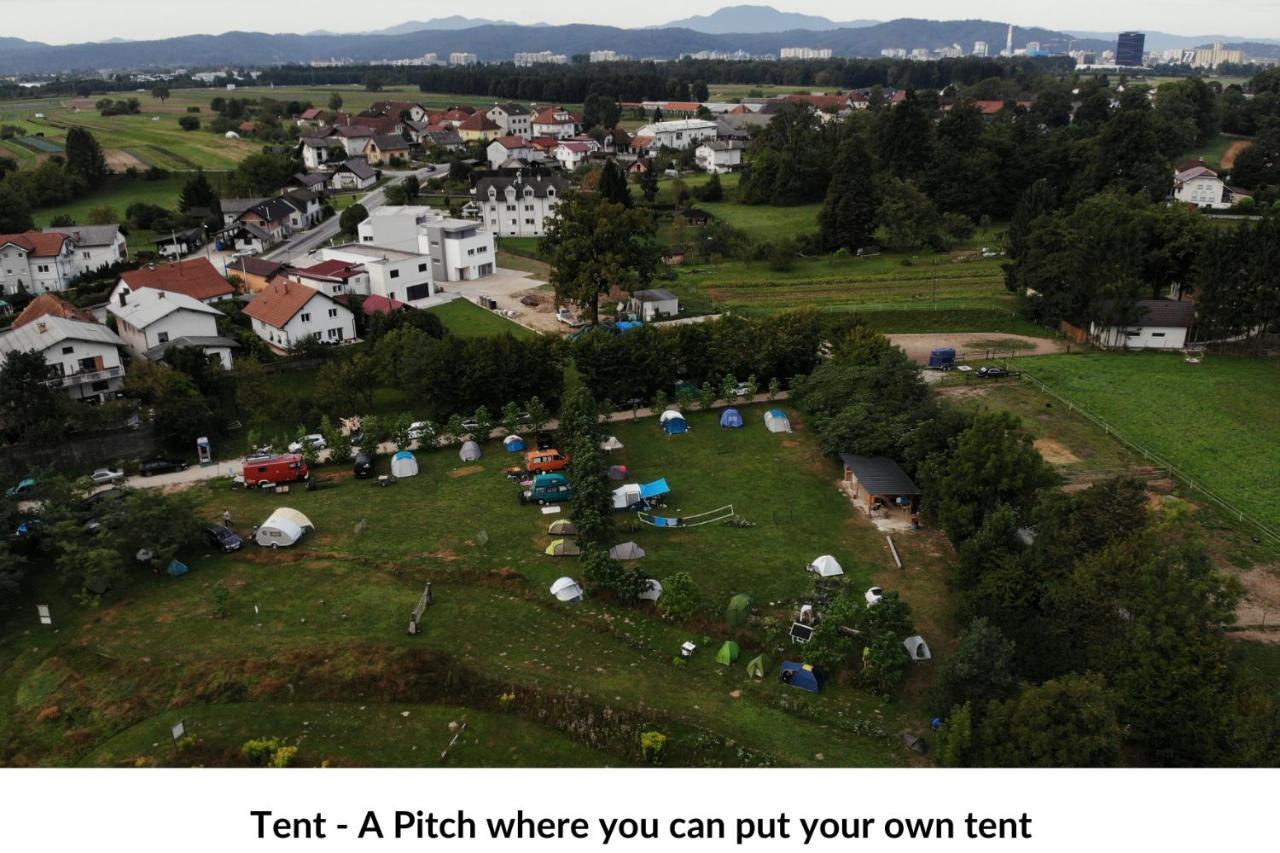 Camping @ Nogometni Golf Ljubljana Hotel Екстериор снимка