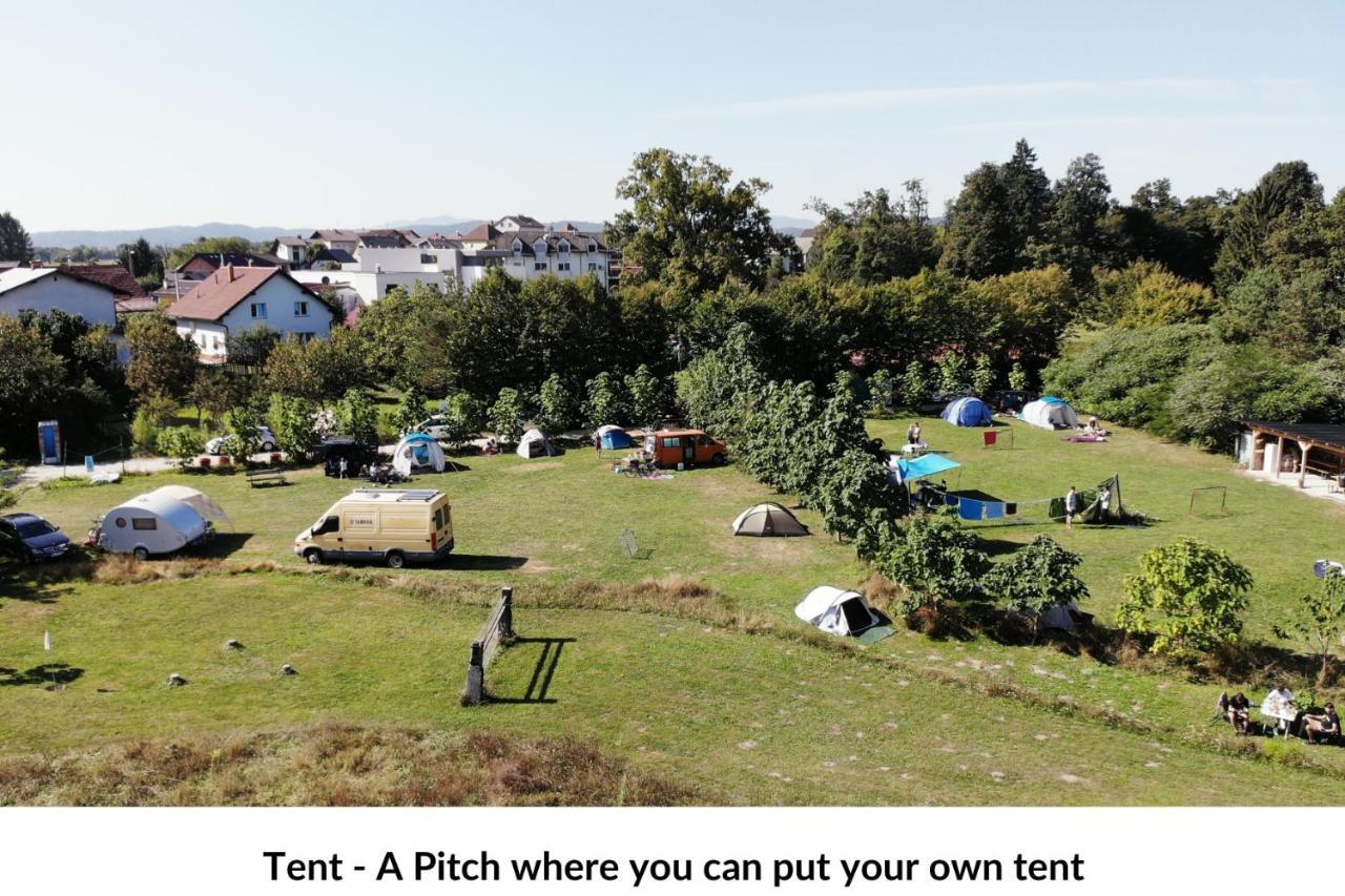 Camping @ Nogometni Golf Ljubljana Hotel Екстериор снимка