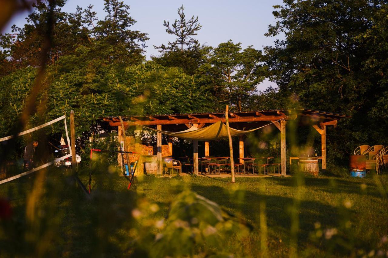 Camping @ Nogometni Golf Ljubljana Hotel Екстериор снимка