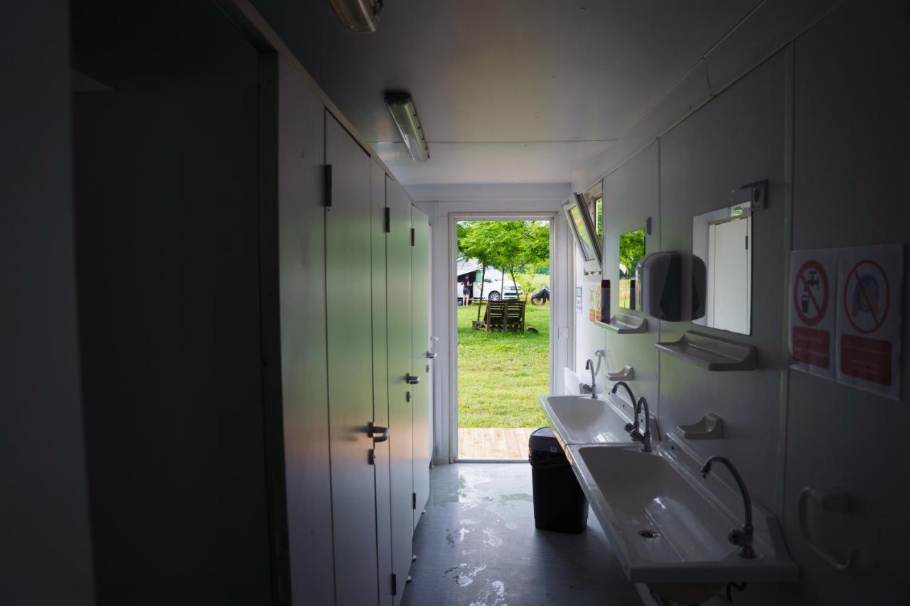 Camping @ Nogometni Golf Ljubljana Hotel Екстериор снимка