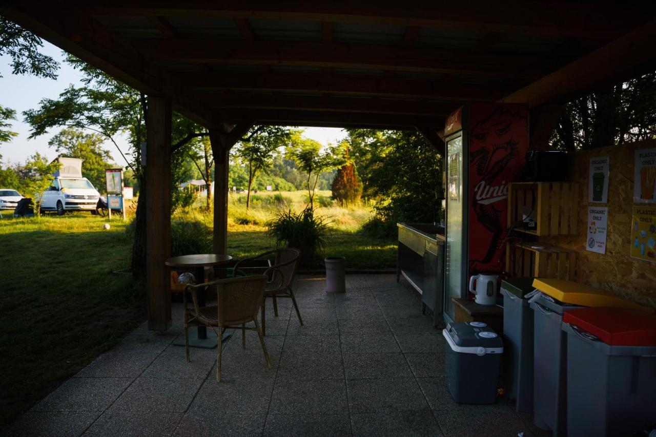Camping @ Nogometni Golf Ljubljana Hotel Екстериор снимка