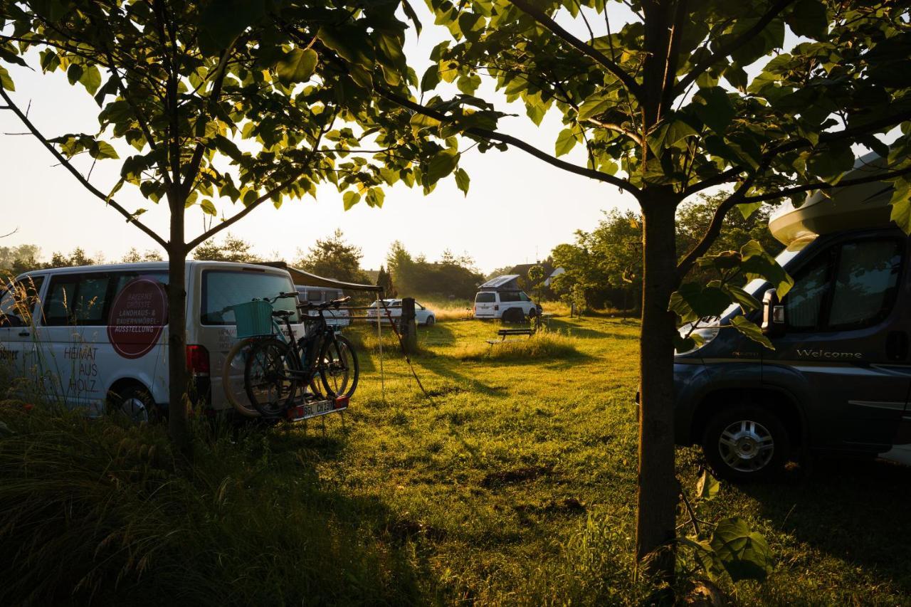Camping @ Nogometni Golf Ljubljana Hotel Екстериор снимка